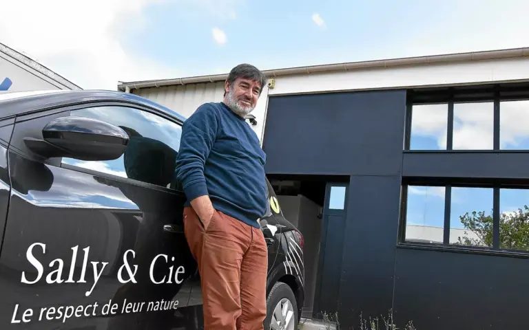 Sally & Cie, entreprise brestoise, augmente sa production de croquettes lyophilisées.