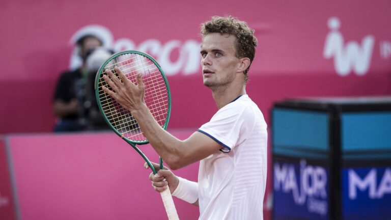 Luca Van Assche remporte son premier titre en carrière au tournoi ATP 250 d’Estoril.