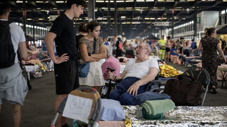 Incendies : les réseaux sociaux facilitent l’entraide entre citoyens et secours.
