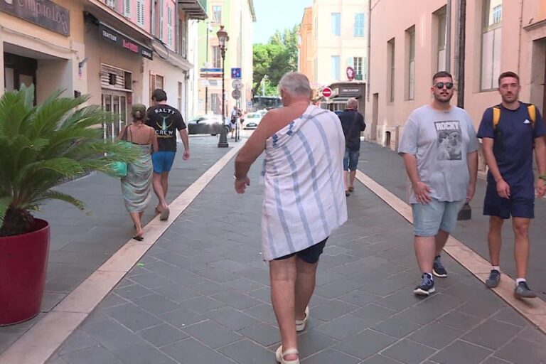 Amende de 35€ pour se promener torse nu ou en maillot dans certaines villes françaises.
