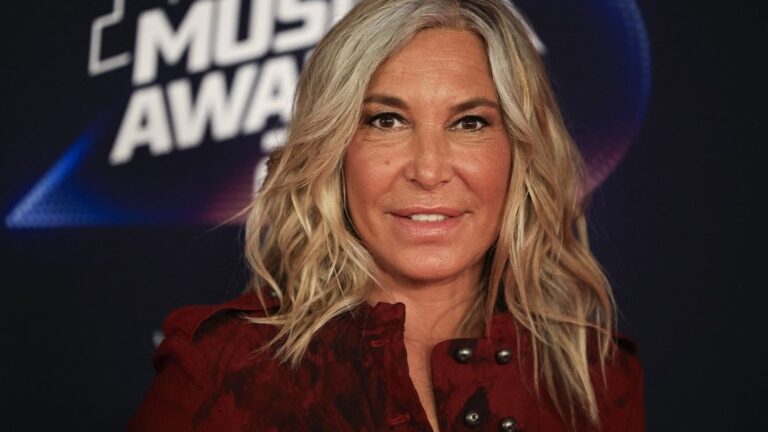 Zazie porte plainte pour diffusion de fausses informations à son sujet sur internet
