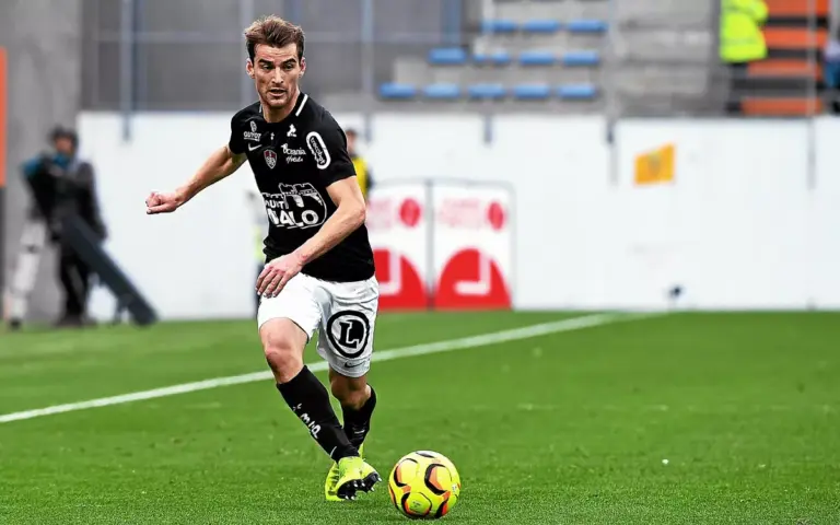 Un ancien joueur du Stade Brestois prend sa retraite après la montée en Ligue 1.