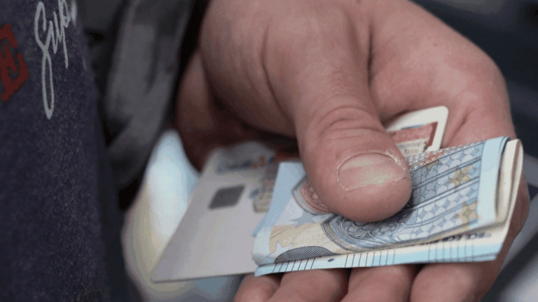 Des commerçants du Nord remplacent les distributeurs de billets disparus