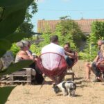 Une famille de Gironde trouve refuge dans une ferme inconnue après des événements récents.