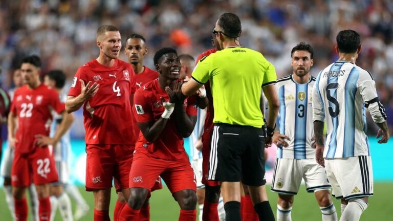 Breel Embolo n’aurait pas dû être exclu selon l’instance régissant le football mondial.