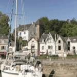 Pont-Aven, cité des peintres, devient un cadre de tournage pour des productions cinématographiques.