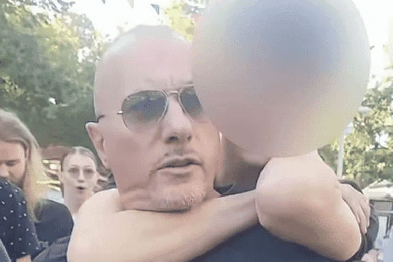 Un adolescent tente d’étrangler Pascal « Le Grand Frère », réponse violente de ce dernier.
