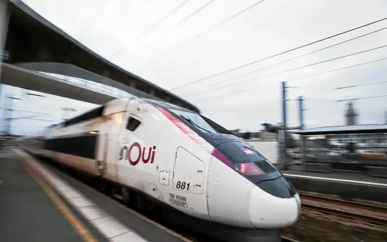 SNCF réalise plus d’un milliard d’euros de bénéfices au premier semestre malgré des conditions climatiques difficiles.