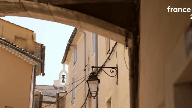 Cinq corps de bébés découverts dans un appartement à Orange, Vaucluse.