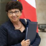 Monique Barbut suit les réunions de crise sur les incendies depuis sa résidence dans le Var