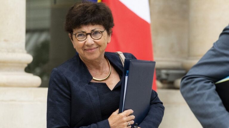 Monique Barbut suit les réunions de crise sur les incendies depuis sa résidence dans le Var