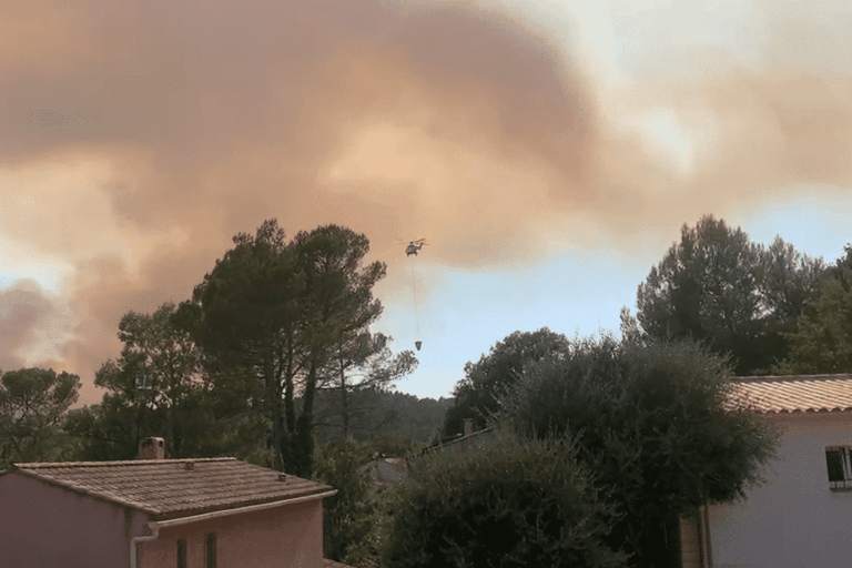 Incendie à Brignoles : 650 personnes évacuées, 60 hectares brûlés, moyens importants déployés.
