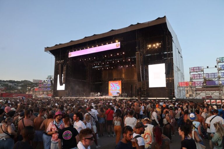 Désillusion des artistes émergents au Delta Festival : témoignages sur leur visibilité limitée.