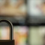 L&rsquo;Arcom sanctionne une trentaine de sites pornographiques pour absence de vérification d&rsquo;âge.