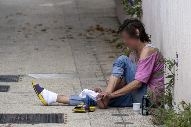 Hébergement d’urgence à Marseille : l’État sollicité face à des familles menacées d’expulsion.