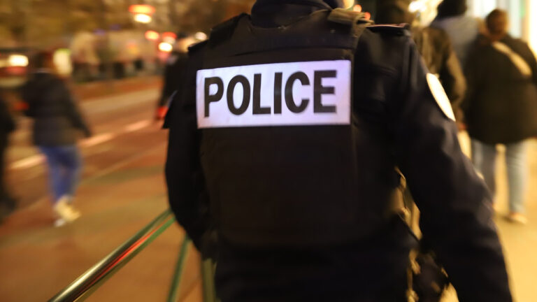 Interception d’une voiture recherchée à Vaulx-en-Velin, le conducteur de 18 ans armé.