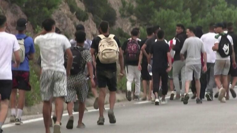 Afflux record de migrants à Ceuta : un riverain s’interroge sur la situation à la frontière marocaine.