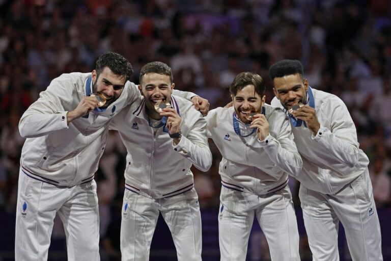 Les frères Marseillais Jean-Philippe et Sébastien Patrice remportent le titre mondial de sabre par équipe.