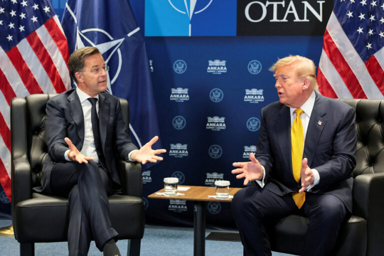 Trump critique les alliés européens lors du sommet de l’OTAN, exprimant son mécontentement.