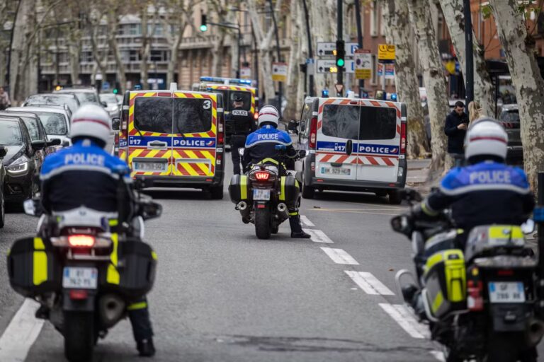 7 000 policiers et gendarmes mobilisés à Paris pour assurer la sécurité entre le 14 juillet et la Coupe du Monde