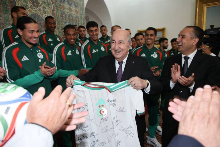 Tebboune exprime son soutien à l’équipe nationale d’Algérie pour renforcer la cohésion sportive.