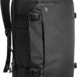 Tomtoc présente un sac à dos de voyage de 40 L, homologué TSA, étanche et léger pour ordinateurs 17,3 pouces.