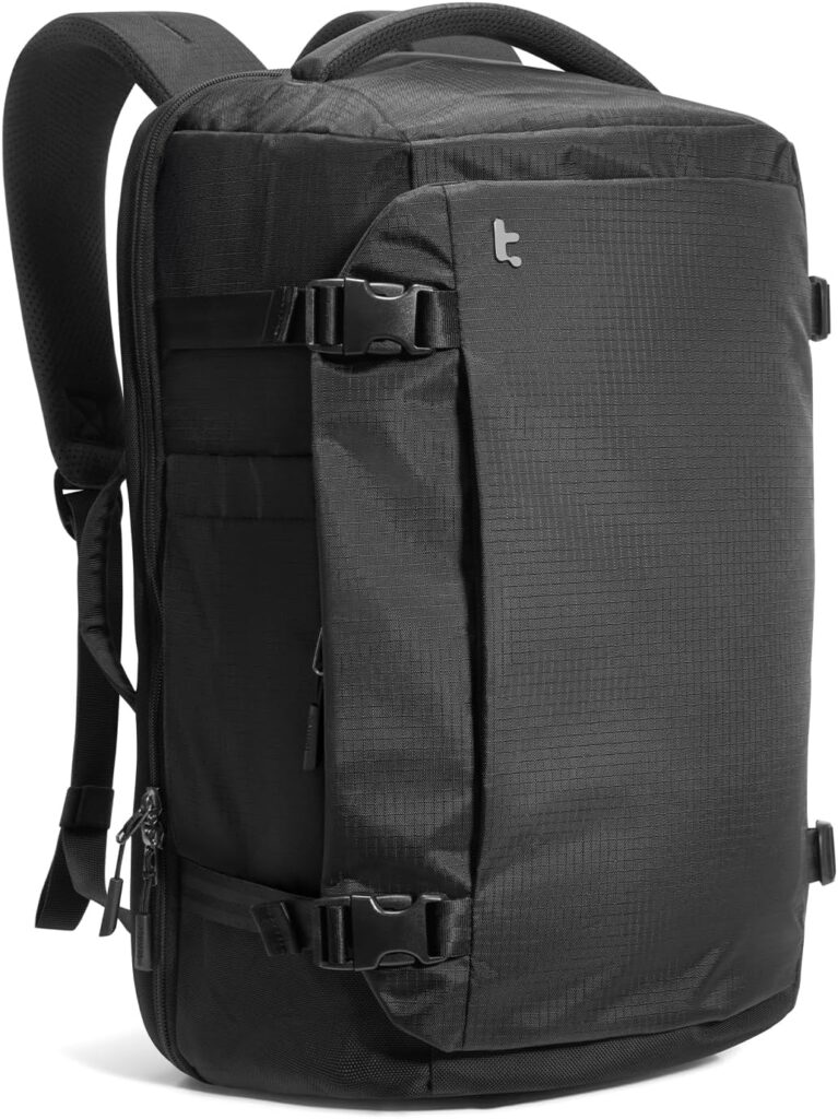 Tomtoc présente un sac à dos de voyage de 40 L, homologué TSA, étanche et léger pour ordinateurs 17,3 pouces.