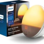 Philips HF3519/01 : lampe de réveil avec fonction lever du soleil et radio FM digitale.