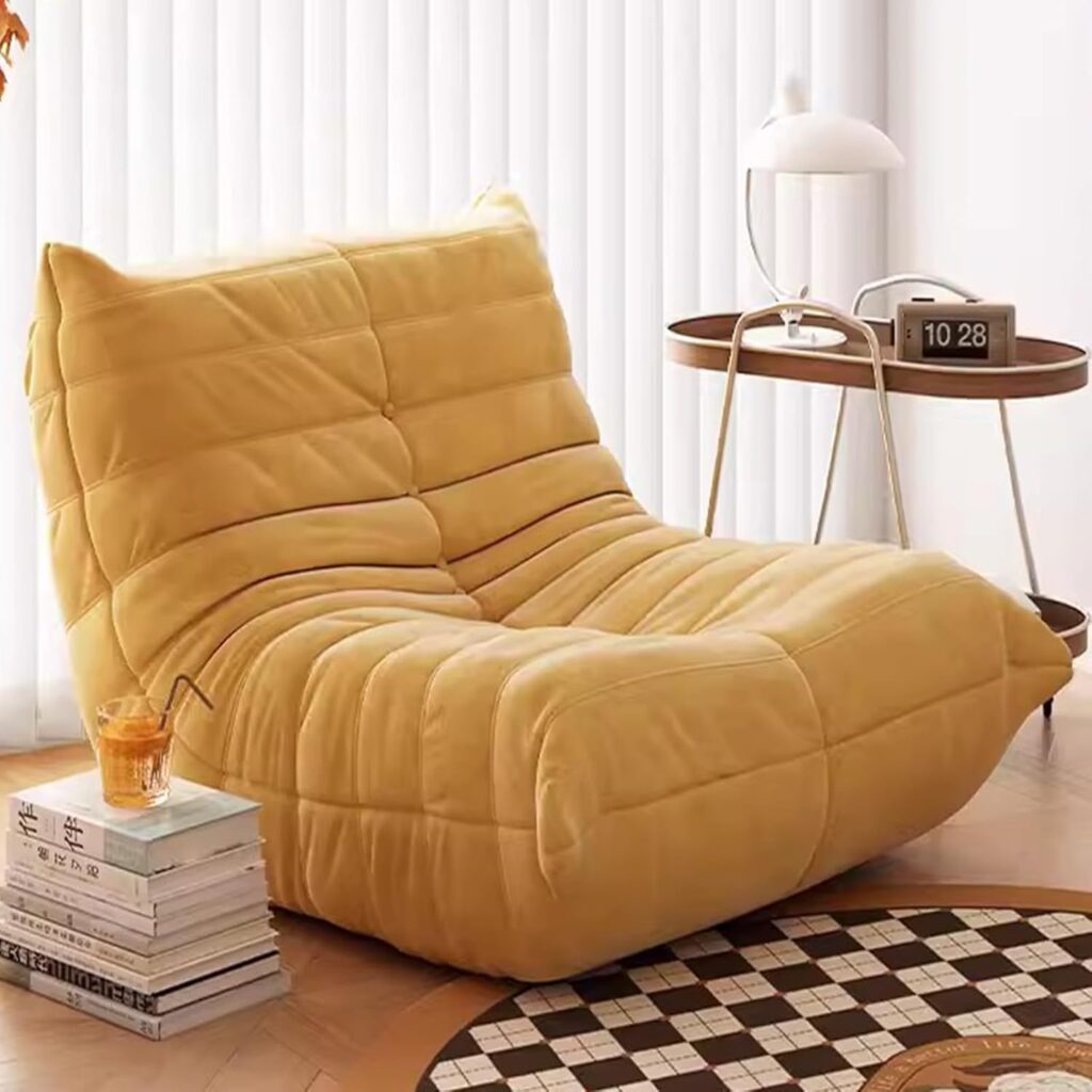 Chaise longue jaune moderne en tissu suédé : design ergonomique pour espaces intérieurs