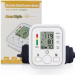 Moniteur de pression artérielle automatique avec brassard large pour usage domestique et mesure du rythme cardiaque.