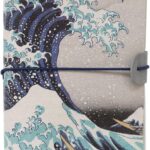 Grupo Erik lance un set de carnets de voyage Japonais avec un design Hokusai en faux cuir.