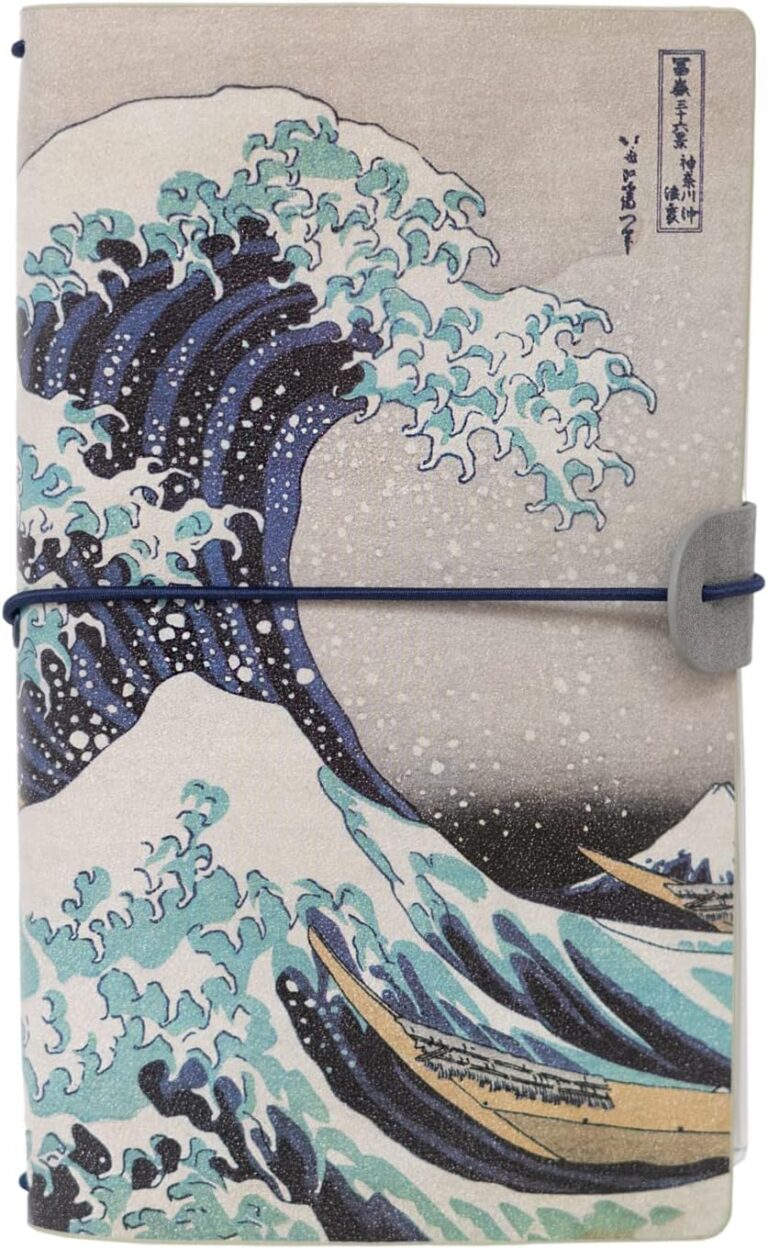 Grupo Erik lance un set de carnets de voyage Japonais avec un design Hokusai en faux cuir.