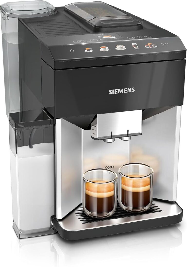Siemens présente la machine à café automatique EQ500 avec fonction double tasse et nettoyage auto.