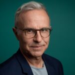 Philippe Besson évoque son écriture accrue depuis sa maladie dans une interview.
