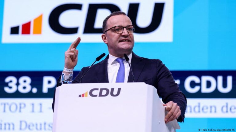 Jens Spahn confronté à des contradictions sur la GPA en Allemagne.
