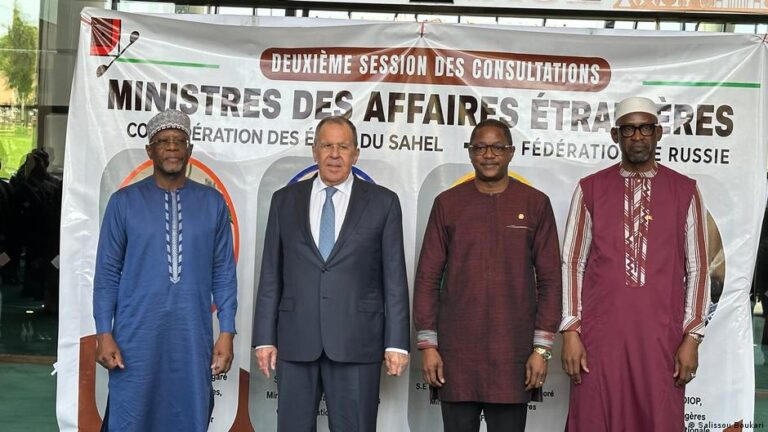 Partenariat renforcé entre la Russie et l’AES à Niamey, enjeux géopolitiques en perspective.