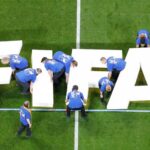 La FIFA face à des critiques pour ses décisions controversées sur le football mondial