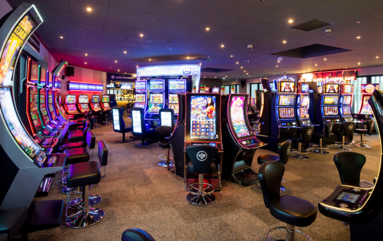 Banijay développe un réseau de casinos pour diversifier ses activités de divertissement.