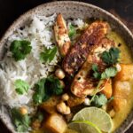 Recette de curry au butternut d&rsquo;Emilie Franzo pour une transition automnale réussie.