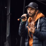 Frah de Shaka Ponk exprime ses regrets sur son duo avec Bertrand Cantat, jugé déplacé.