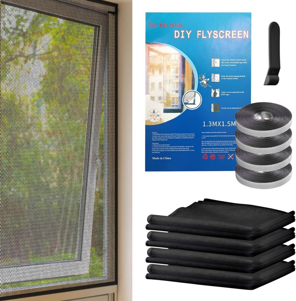 Quatre moustiquaires autocollantes de 130 x 150 cm pour la protection contre les insectes.