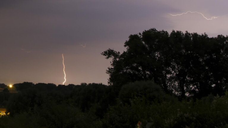Orages prévus cette semaine en France : les régions touchées identifiées.
