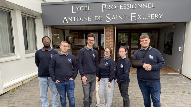 La région des Hauts-de-France abandonne la tenue unique dans les lycées.