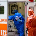 Un Américain atteint d’Ebola reçoit des soins médicaux dans un hôpital en Allemagne.