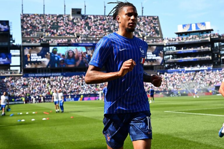 Suspension potentielle de 20 joueurs, dont Olise et Bellingham, pour les demi-finales de la Coupe du monde
