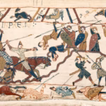 La tapisserie de Bayeux, prêtée par la France, arrive à Londres par un transport inédit.