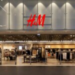 H&M lance un sac cabas pratique pour la plage, remplaçant les sacs Uniqlo.