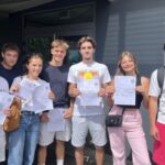 Affichage des résultats du Bac à Béthune : réactions des élèves et des parents.