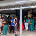 Résultats d&rsquo;examen : les lycéens du lycée Queneau découvrent leurs notes avec satisfaction.