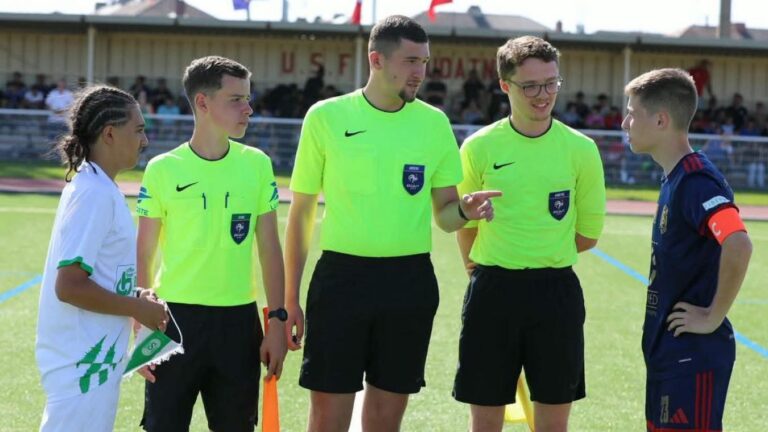 Zakaria Bourdama, jeune arbitre de l’Escaut, aspire à officiers dans le football professionnel.